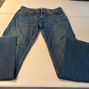 Classic Blue Women's Jeans. Levi Strauss size 8 woman’s